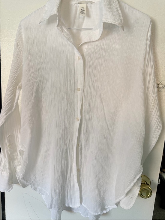H&M Dresses & Skirts - H&M White Lightweight Button Front Shirt